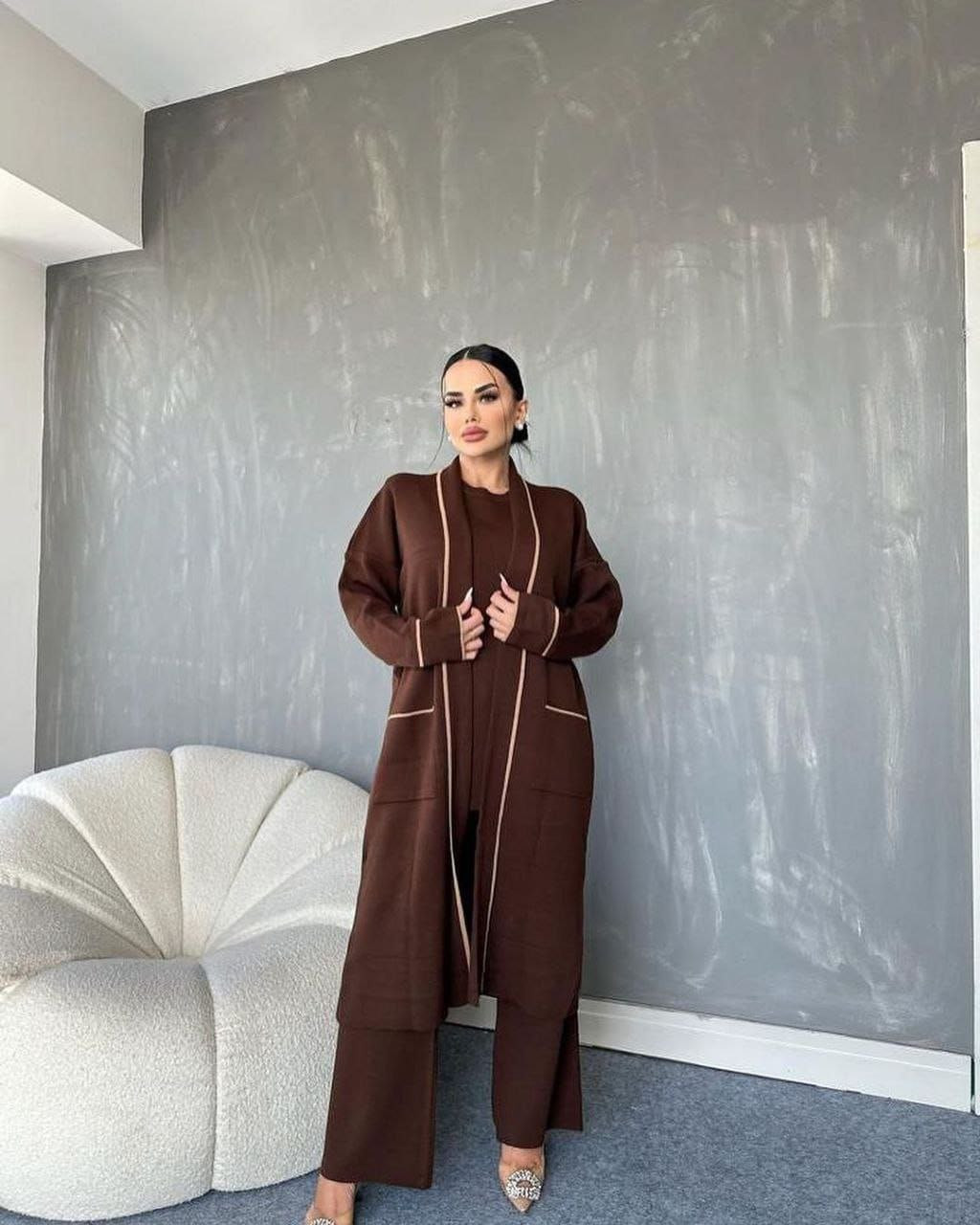 طقم تريكو فاخر 3 في 1 – كارديغان ماكسي + توب + بنطال بحدود كونتراست | 3 ألوان